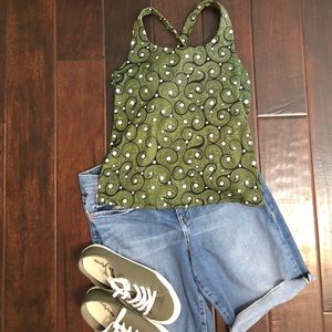 💚🖤💚🖤 Top with built in bra!  🖤💚🖤💚